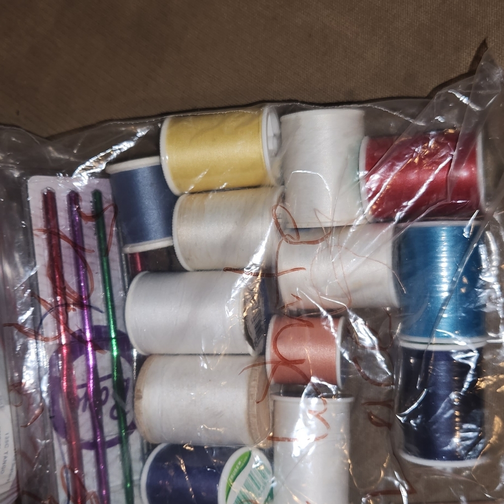 Assorted sewing items - Picture 4 of 6